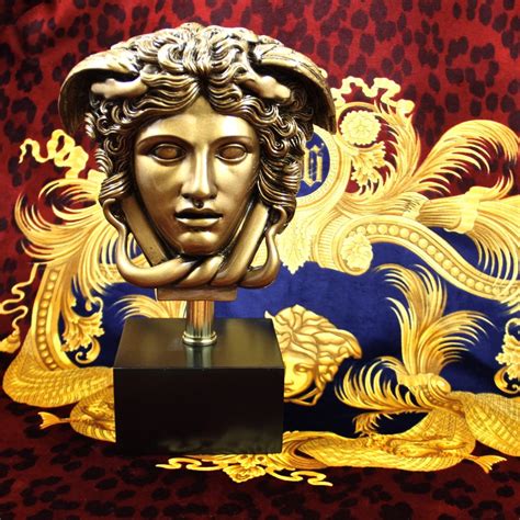 testa di medusa versace significato|versace head meaning.